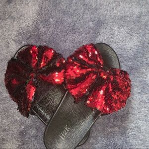 Glitter bow tie slides 🎀